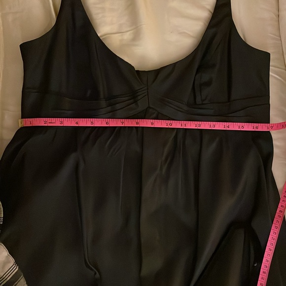 Carmen Marc Valvo: Silk Cocktail Dress with Bubble Hem - Picture 12 of 15